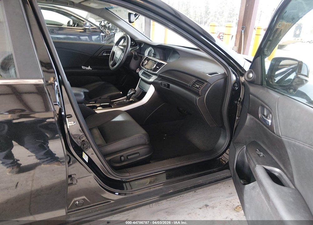 2015 HONDA ACCORD EX-L VIN: 1HGCR2F83FA008240
