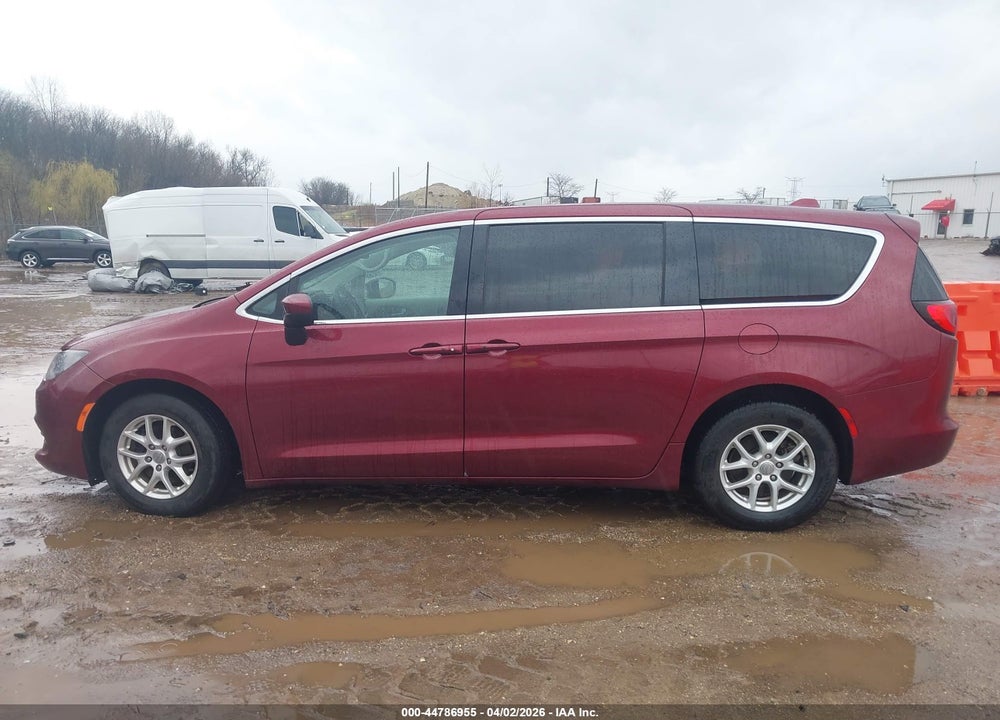 2018 CHRYSLER PACIFICA TOURING VIN: 2C4RC1DG1JR173903