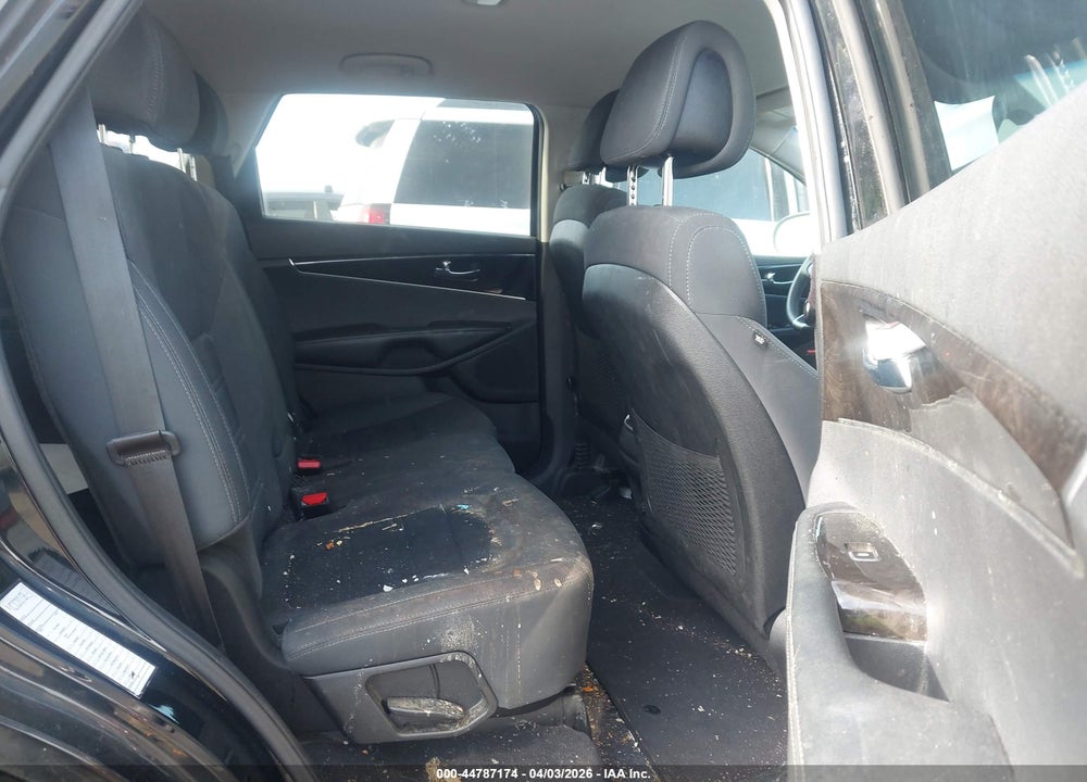 2016 KIA SORENTO 3.3L LX VIN: 5XYPG4A53GG141001