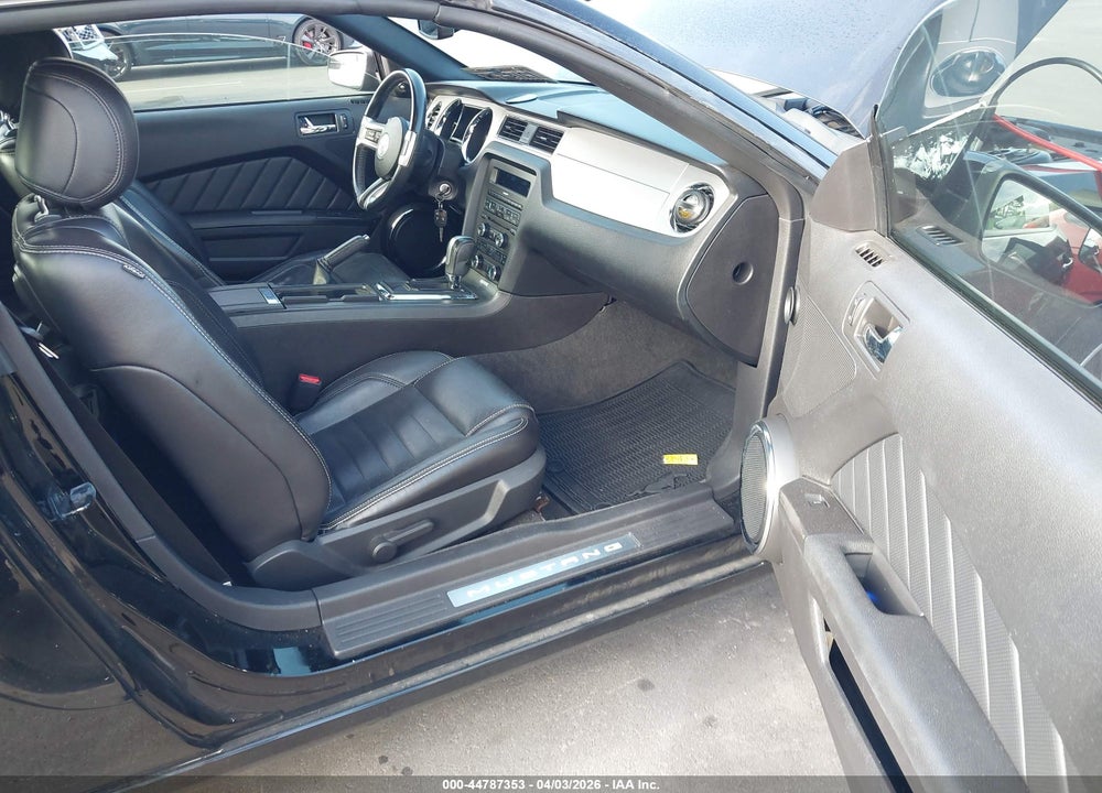 2013 FORD MUSTANG V6 PREMIUM VIN: 1ZVBP8EM1D5236984