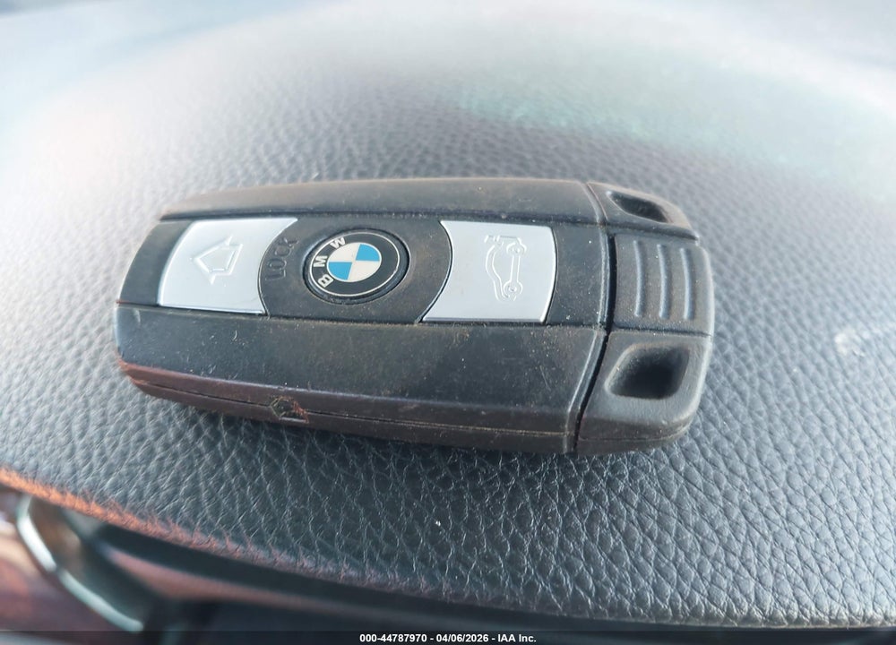 2008 BMW 328XI VIN: WBAVC93598K038879