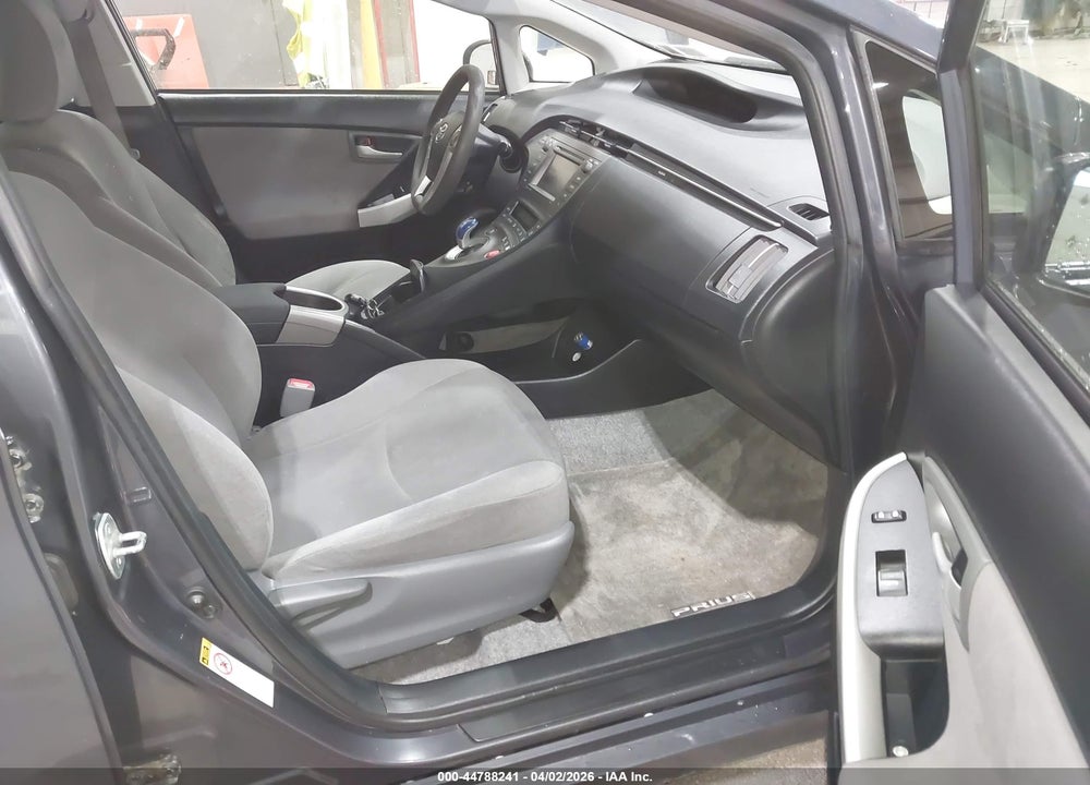 2014 TOYOTA PRIUS THREE VIN: JTDKN3DUXE1750967