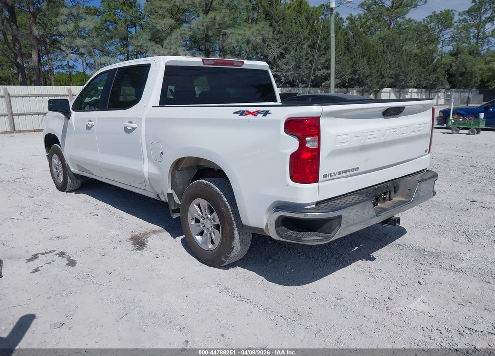 2026 CHEVROLET SILVERADO 1500 4WD  STANDARD BED LT VIN: 1GCUKDED5TZ217977