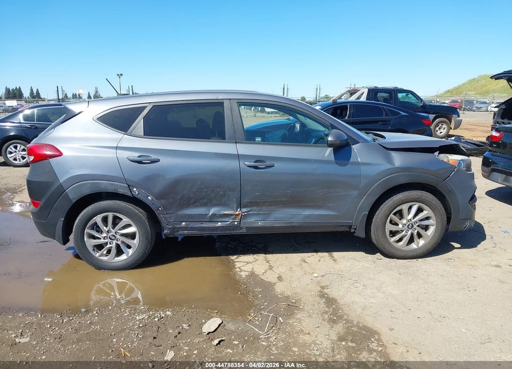 2017 HYUNDAI TUCSON SE VIN: KM8J23A47HU423675