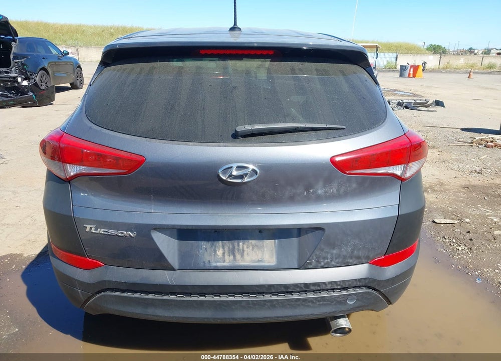 2017 HYUNDAI TUCSON SE VIN: KM8J23A47HU423675
