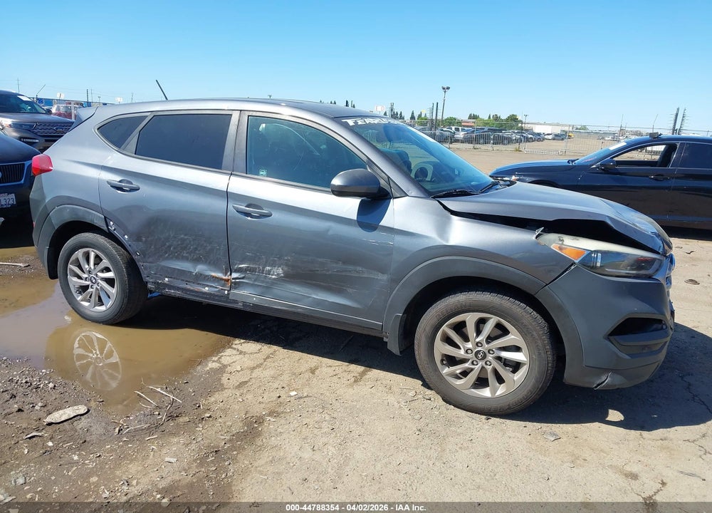 2017 HYUNDAI TUCSON SE VIN: KM8J23A47HU423675
