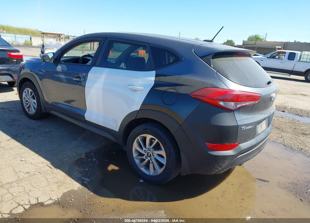 2017 HYUNDAI TUCSON SE VIN: KM8J23A47HU423675