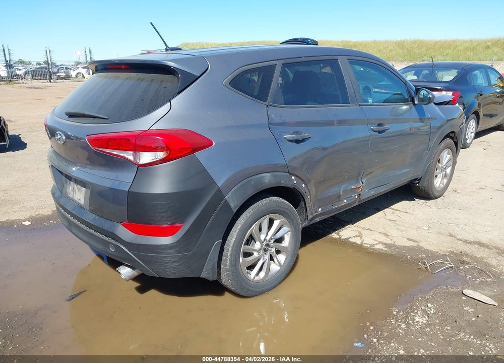 2017 HYUNDAI TUCSON SE VIN: KM8J23A47HU423675
