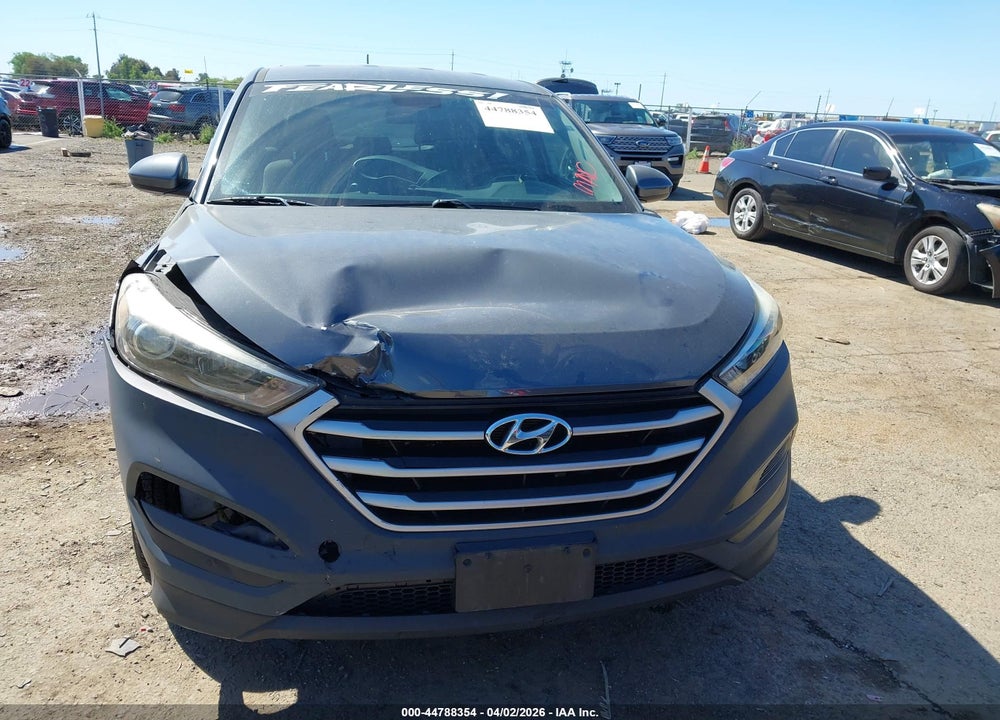 2017 HYUNDAI TUCSON SE VIN: KM8J23A47HU423675