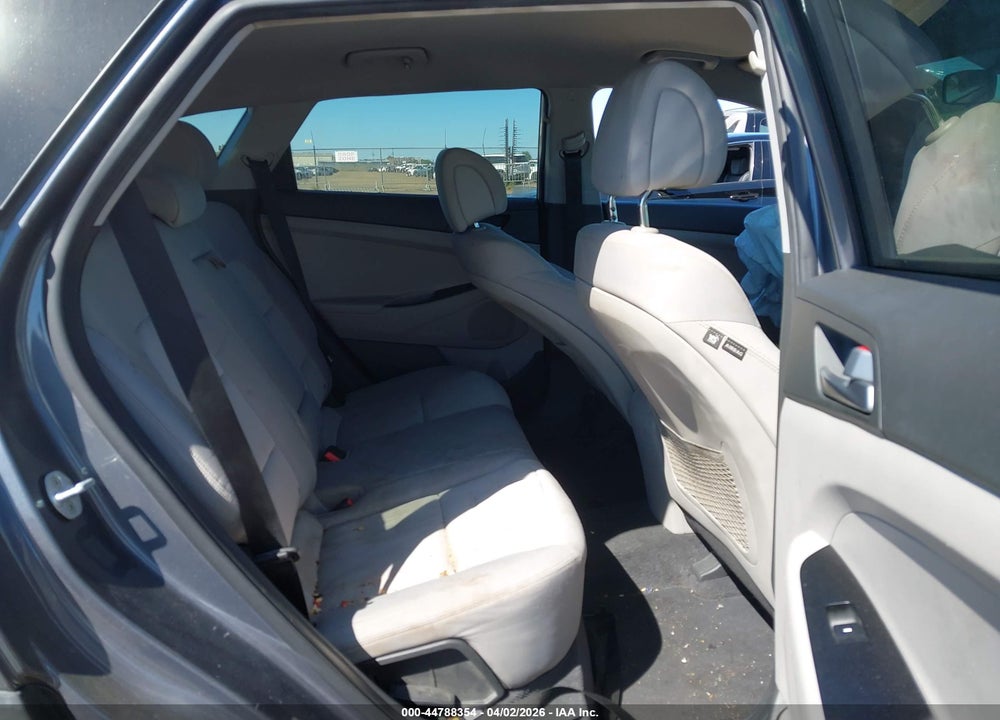 2017 HYUNDAI TUCSON SE VIN: KM8J23A47HU423675