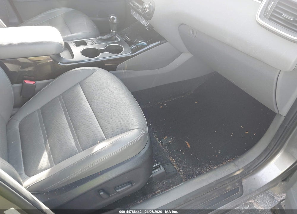 2016 KIA SORENTO 2.0T EX VIN: 5XYPH4A17GG144381