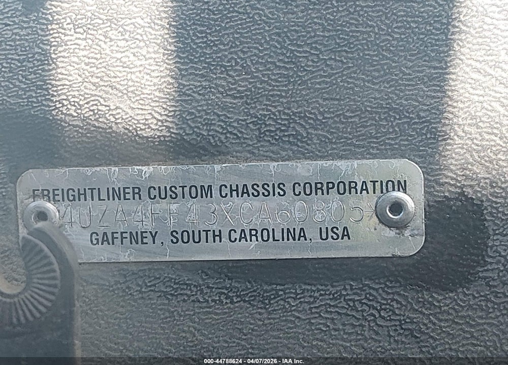 1999 FREIGHTLINER CHASSIS M LINE WALK-IN VAN VIN: 4UZA4FF43XCA60805
