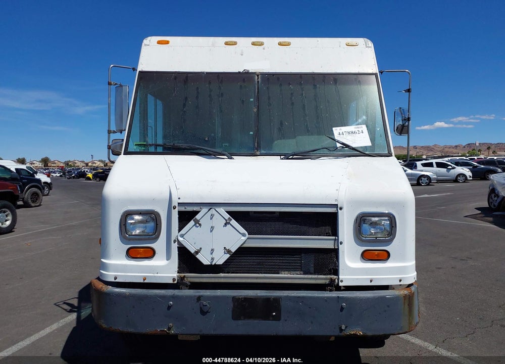 1999 FREIGHTLINER CHASSIS M LINE WALK-IN VAN VIN: 4UZA4FF43XCA60805