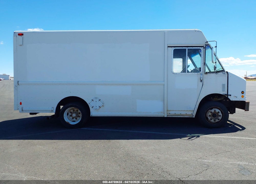 1999 FREIGHTLINER CHASSIS M LINE WALK-IN VAN VIN: 4UZA4FF43XCA60805