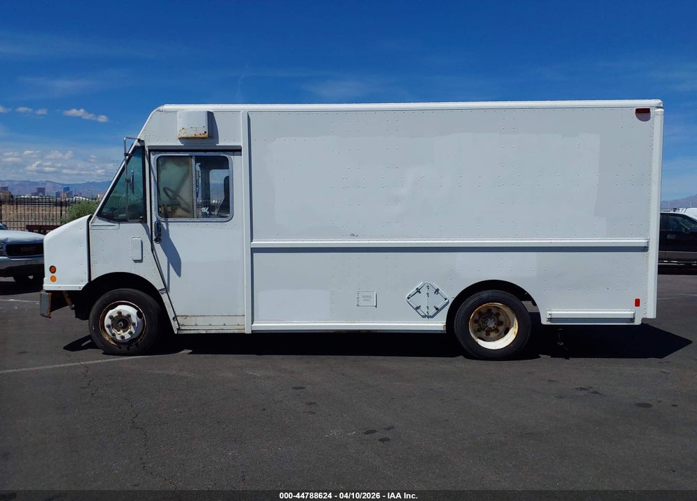 1999 FREIGHTLINER CHASSIS M LINE WALK-IN VAN VIN: 4UZA4FF43XCA60805