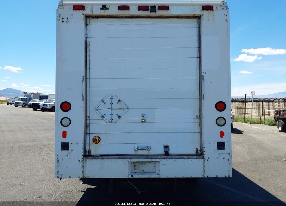 1999 FREIGHTLINER CHASSIS M LINE WALK-IN VAN VIN: 4UZA4FF43XCA60805