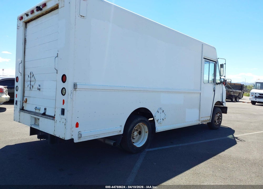 1999 FREIGHTLINER CHASSIS M LINE WALK-IN VAN VIN: 4UZA4FF43XCA60805