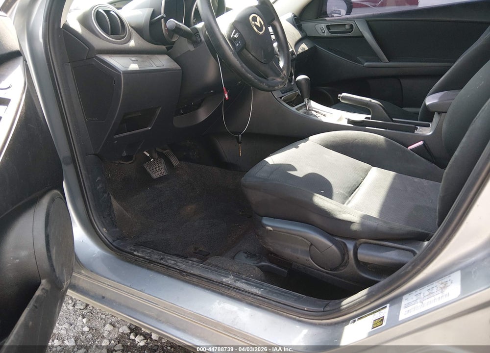 2011 MAZDA 3 I SPORT VIN: JM1BL1UF4B1424850