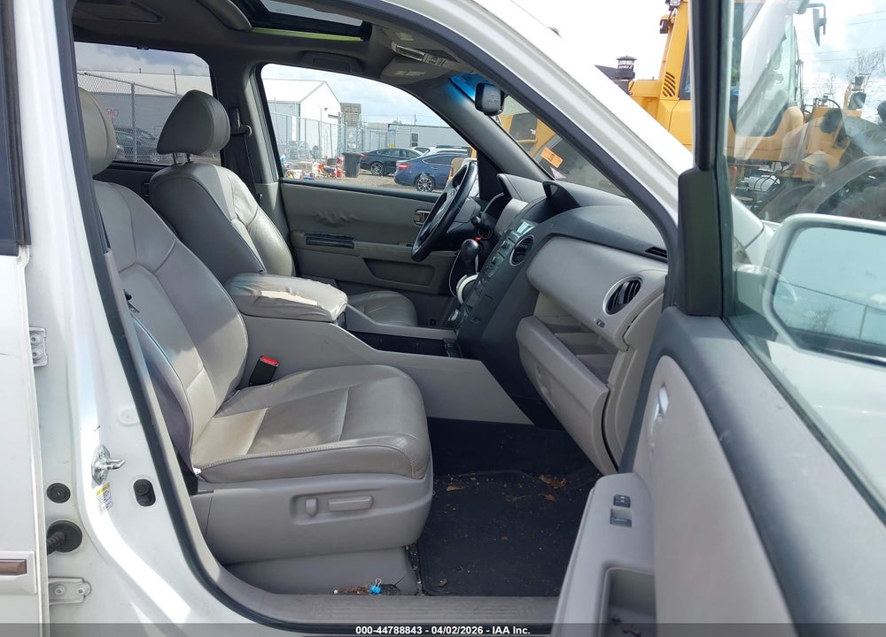 2010 HONDA PILOT TOURING VIN: 5FNYF4H97AB041160