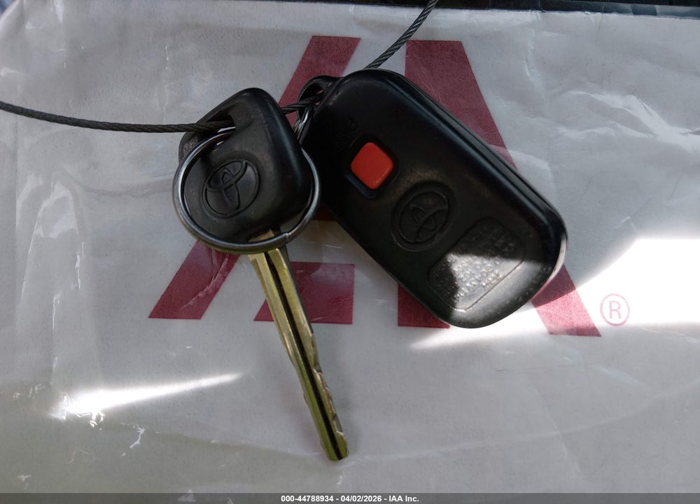 2004 TOYOTA CAMRY SE VIN: 4T1BE32K04U333934