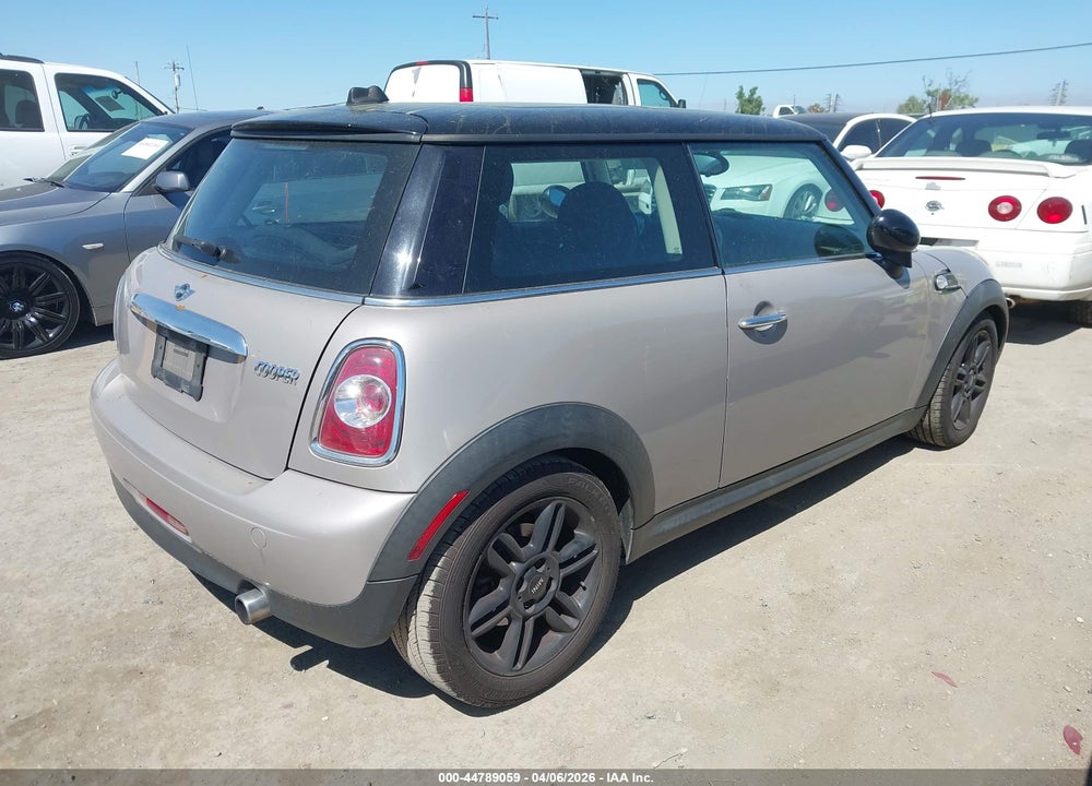 2012 MINI COOPER VIN: WMWSU3C55CT264031