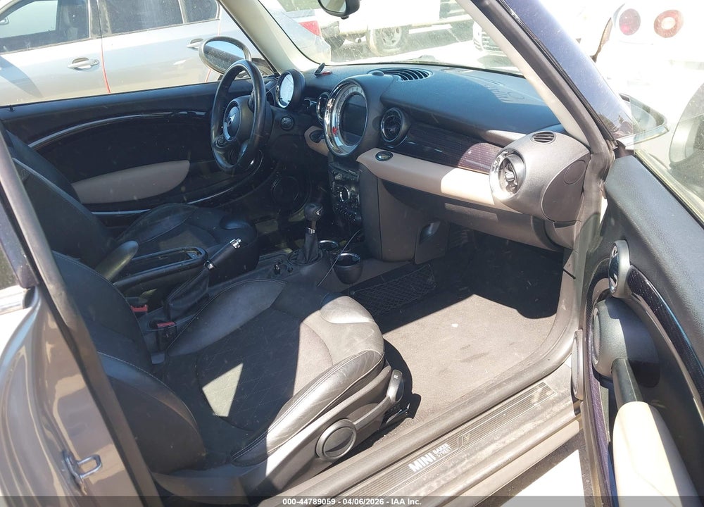 2012 MINI COOPER VIN: WMWSU3C55CT264031