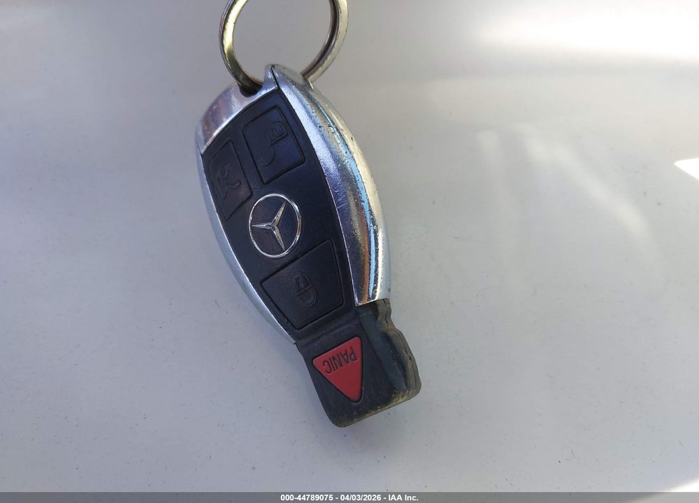 2011 MERCEDES-BENZ C 300 LUXURY/SPORT VIN: WDDGF5EB7BR171241