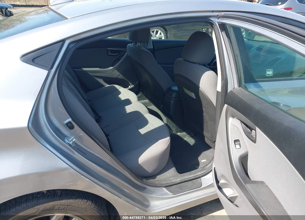 2015 HYUNDAI ELANTRA SE VIN: 5NPDH4AE6FH557616