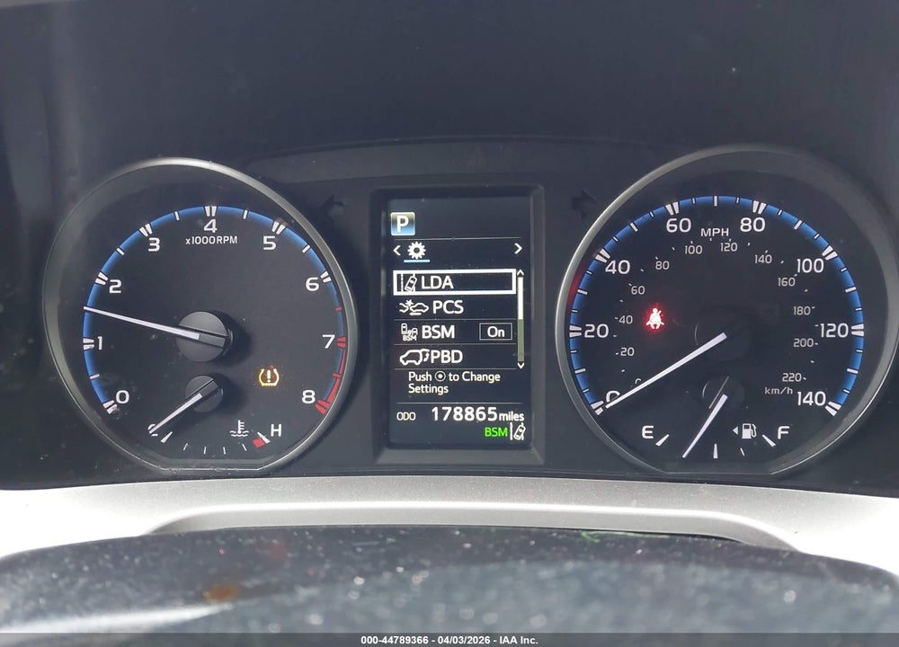 2018 TOYOTA RAV4 XLE VIN: JTMRFREV9JD236705
