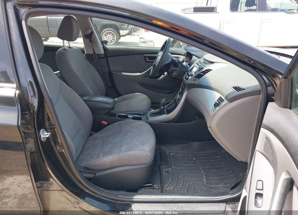 2015 HYUNDAI ELANTRA SE VIN: 5NPDH4AE1FH583086