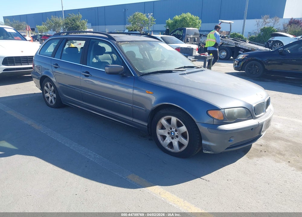 2003 BMW 325IT VIN: WBAAX13433PJ00526