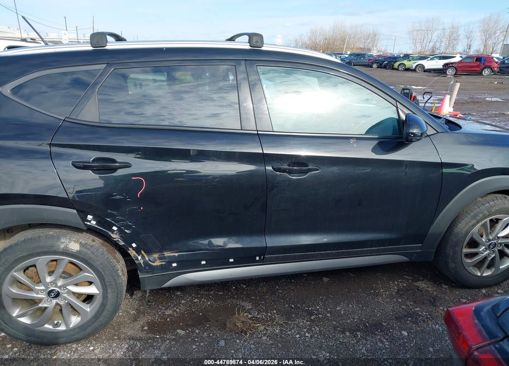 2017 HYUNDAI TUCSON SE VIN: KM8J3CA46HU262622