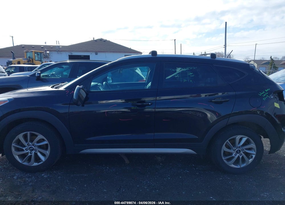 2017 HYUNDAI TUCSON SE VIN: KM8J3CA46HU262622