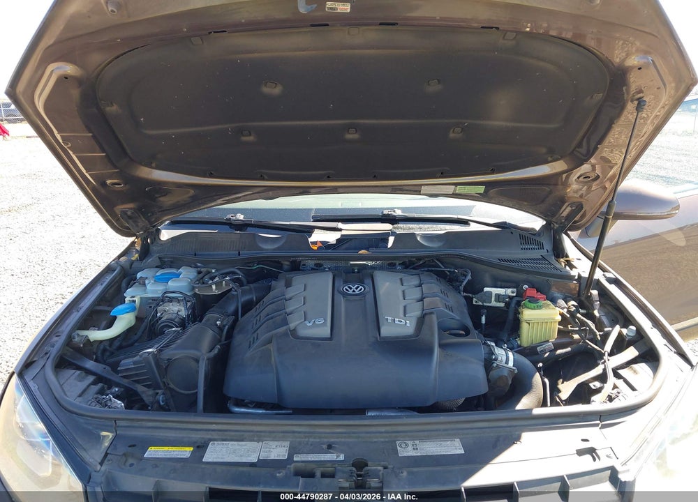 2013 VOLKSWAGEN TOUAREG TDI EXECUTIVE VIN: WVGEP9BP9DD003960