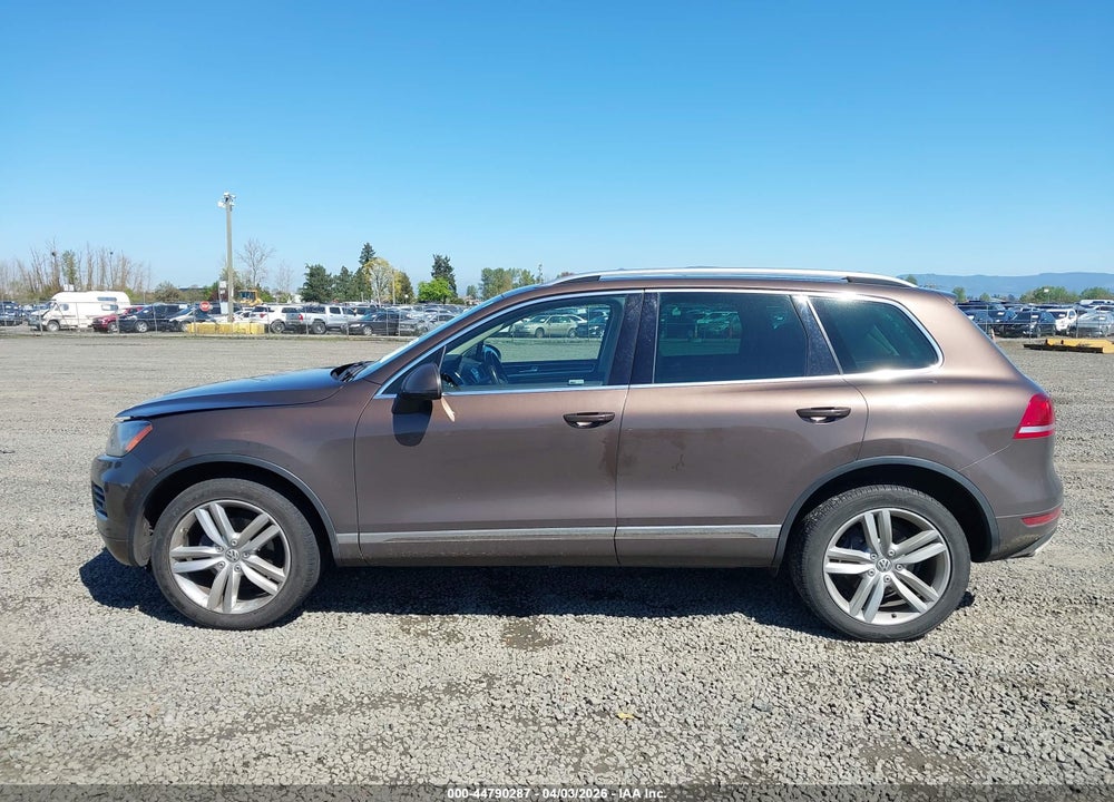 2013 VOLKSWAGEN TOUAREG TDI EXECUTIVE VIN: WVGEP9BP9DD003960