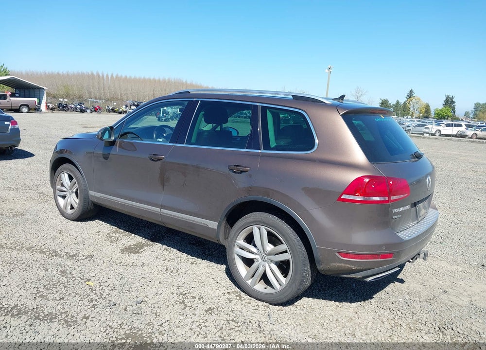 2013 VOLKSWAGEN TOUAREG TDI EXECUTIVE VIN: WVGEP9BP9DD003960