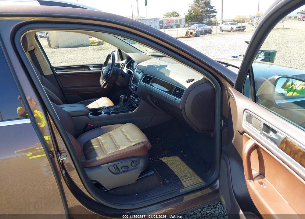 2013 VOLKSWAGEN TOUAREG TDI EXECUTIVE VIN: WVGEP9BP9DD003960