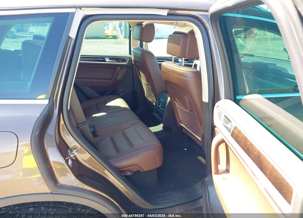 2013 VOLKSWAGEN TOUAREG TDI EXECUTIVE VIN: WVGEP9BP9DD003960