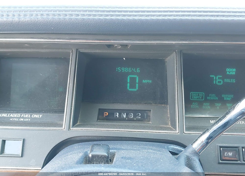 1994 LINCOLN TOWN CAR SIGNATURE/TOURNAMENT VIN: 1LNLM82W5RY755656