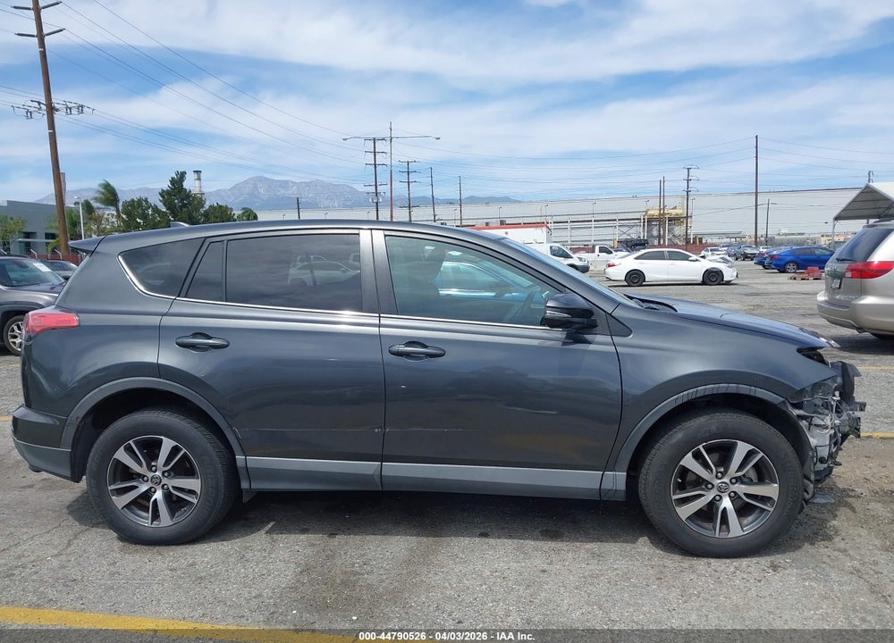 2018 TOYOTA RAV4 XLE VIN: 2T3WFREV3JW455679
