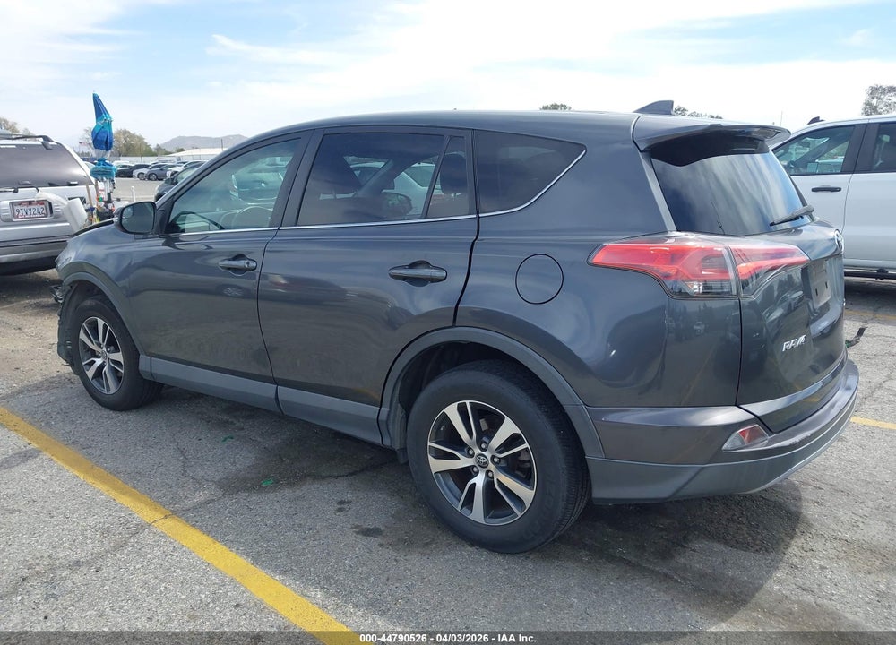 2018 TOYOTA RAV4 XLE VIN: 2T3WFREV3JW455679