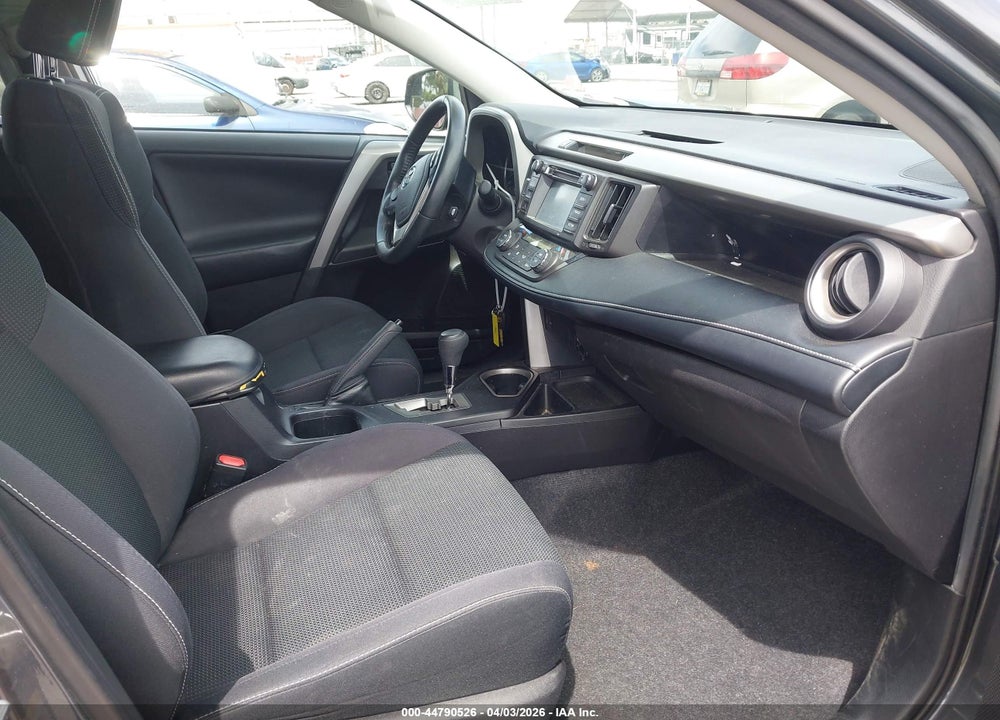 2018 TOYOTA RAV4 XLE VIN: 2T3WFREV3JW455679