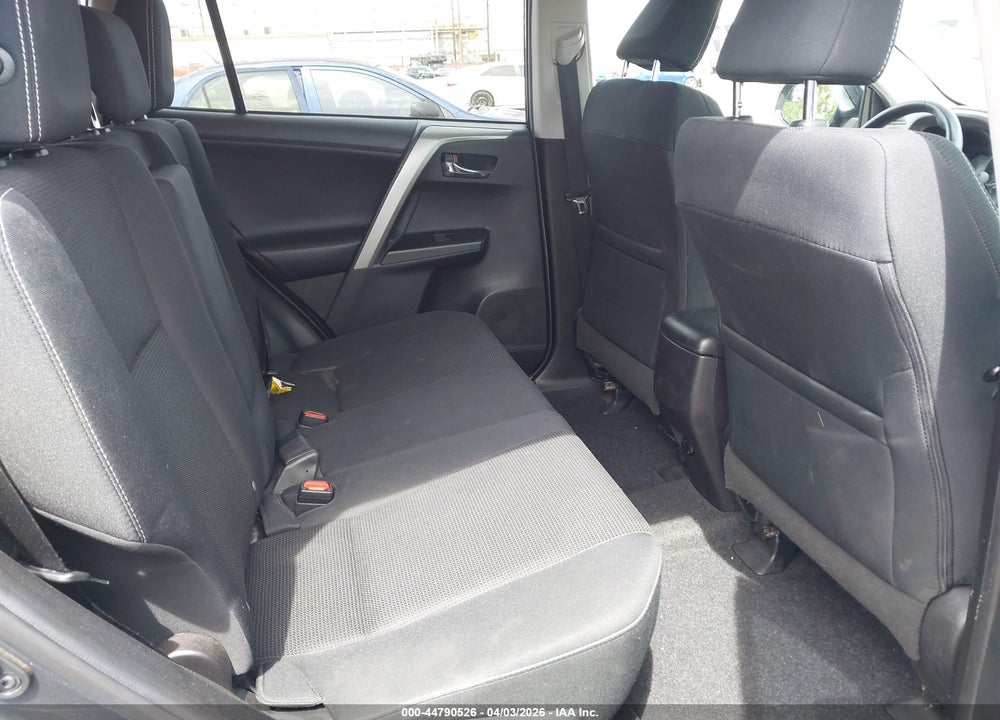 2018 TOYOTA RAV4 XLE VIN: 2T3WFREV3JW455679