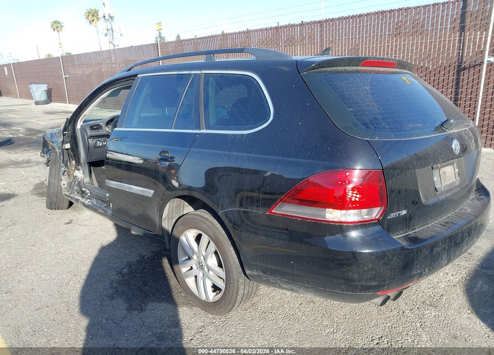 2011 VOLKSWAGEN JETTA SPORTWAGEN 2.0L TDI VIN: 3VWPL8AJ1BM615083