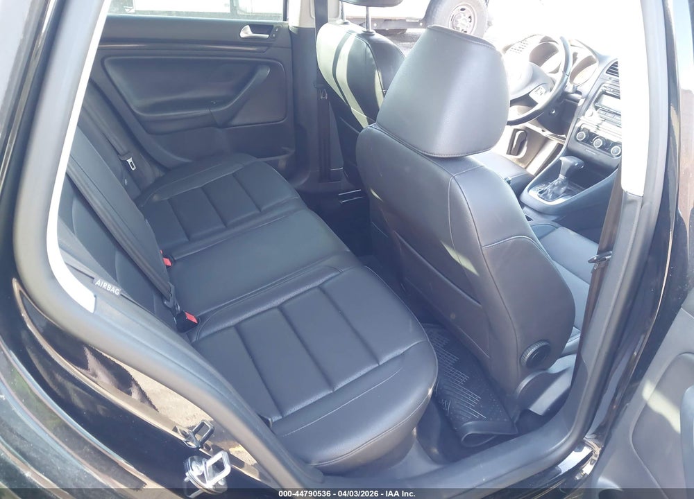 2011 VOLKSWAGEN JETTA SPORTWAGEN 2.0L TDI VIN: 3VWPL8AJ1BM615083