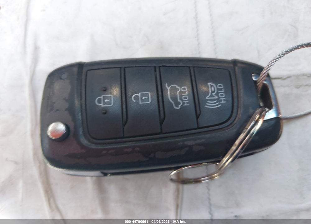 2019 HYUNDAI SANTA FE SE VIN: 5NMS23AD8KH047513