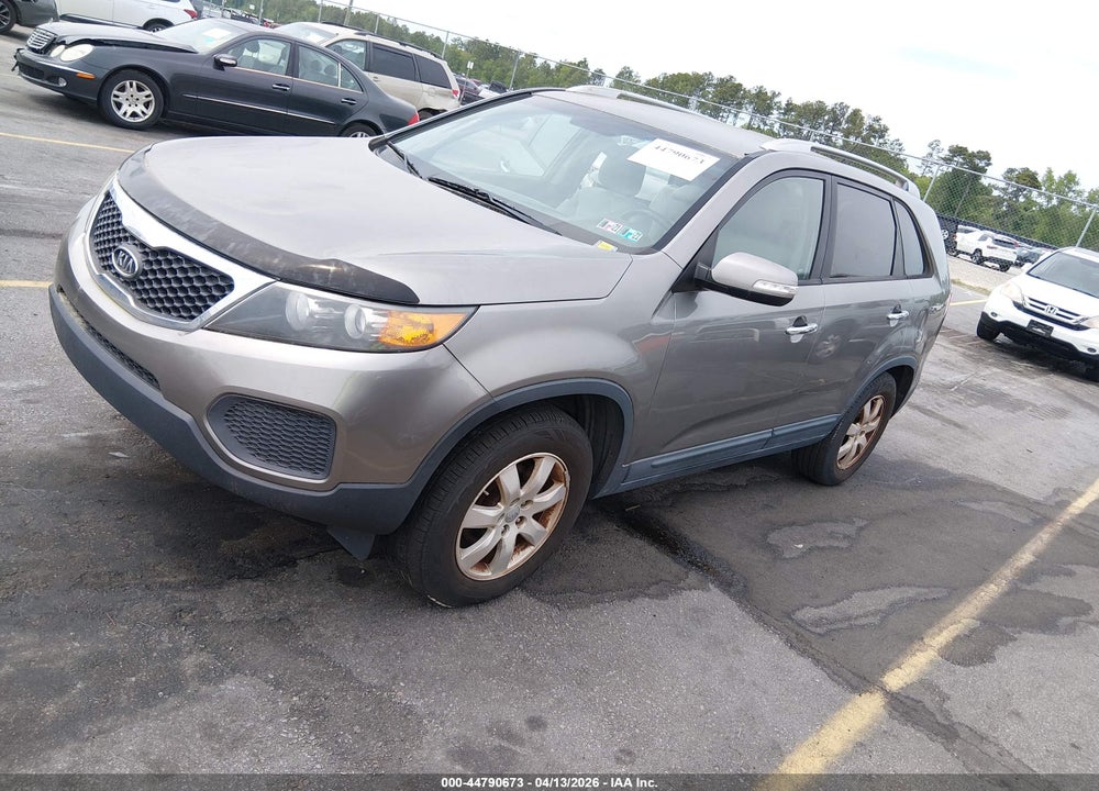 2013 KIA SORENTO LX V6 VIN: 5XYKT4A22DG323117