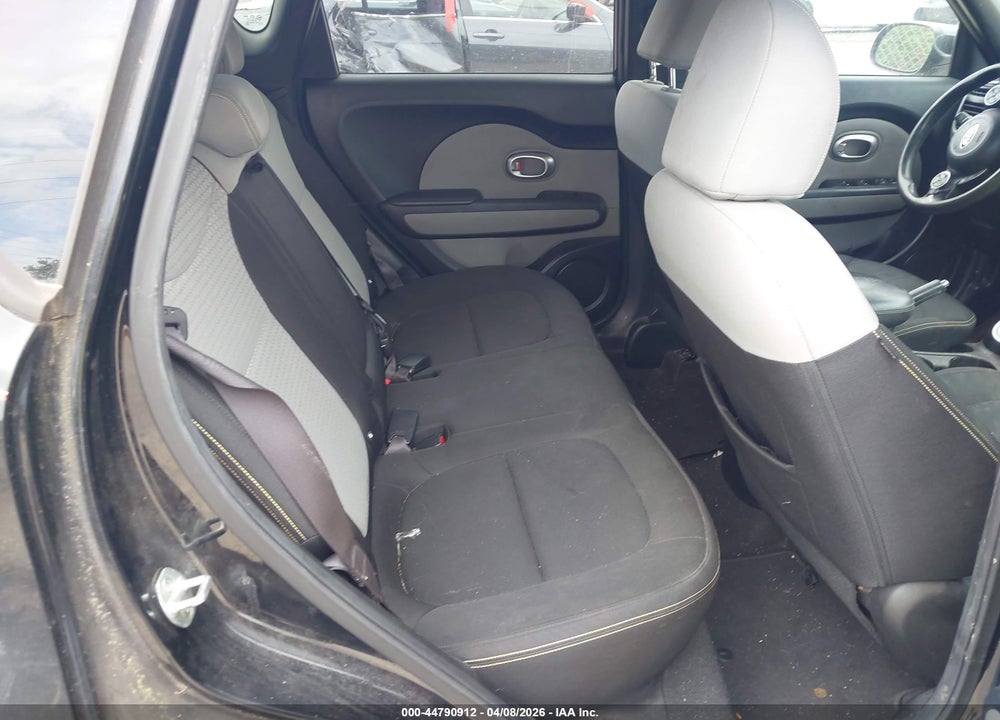 2014 KIA SOUL + VIN: KNDJP3A54E7023730