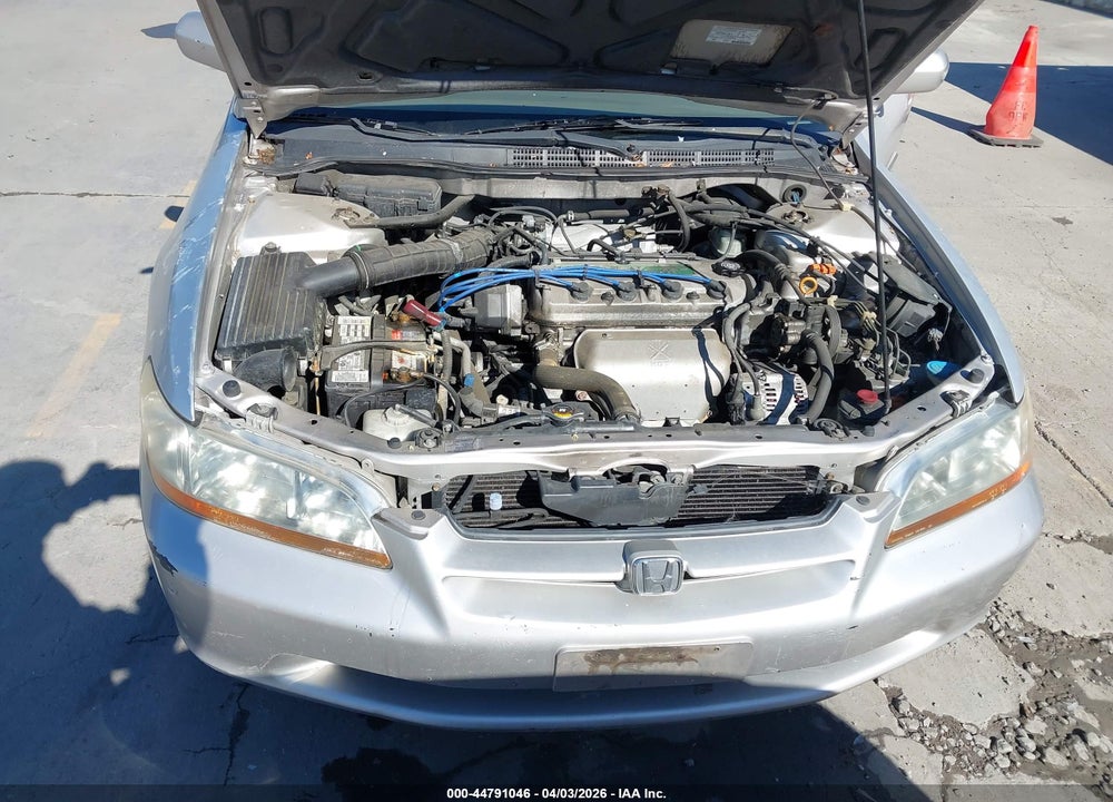 1998 HONDA ACCORD EX VIN: 1HGCG667XWA101521