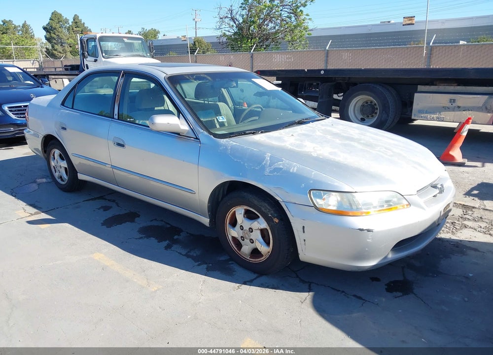 1998 HONDA ACCORD EX VIN: 1HGCG667XWA101521